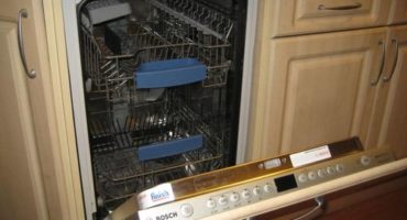 A homlokzat rögzítése vagy eltávolítása a mosogatógépbe