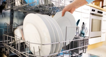 Cách đặt bát đĩa vào máy rửa chén