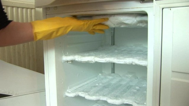 Come scongelare rapidamente e correttamente un congelatore e cosa fare con gli alimenti durante lo scongelamento