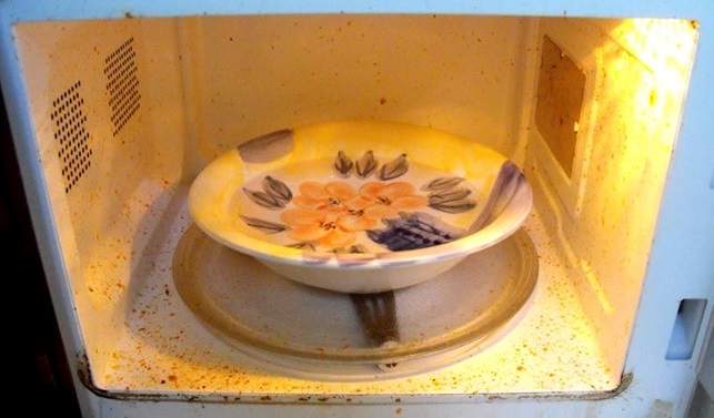 Jak wyczyścić kuchenkę mikrofalową z cytryną