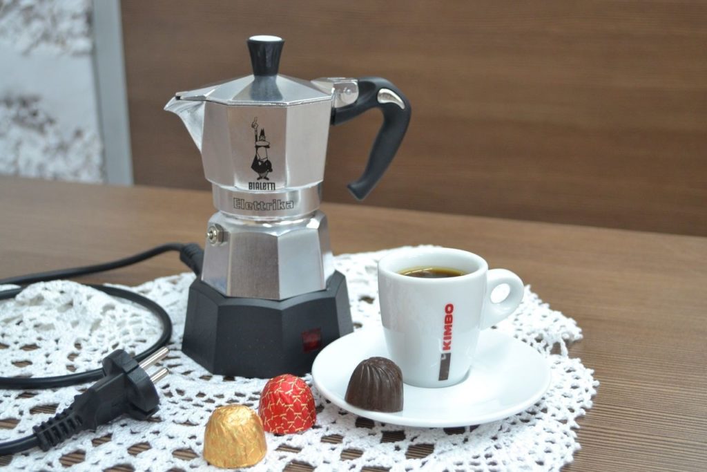 Quais são os tipos de cafeteiras e máquinas de café para uso doméstico: seus prós, contras e diferenças