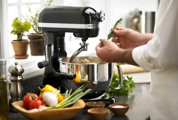 Food processor or blender - which is better to choose? Differences, advantages and disadvantages of the combine and blender