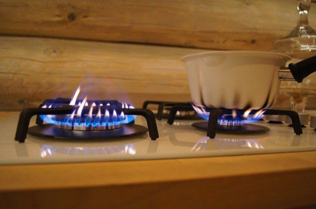 מדוע מבער תנור גז מעשן ואיך לתקן את הבעיה בעצמך