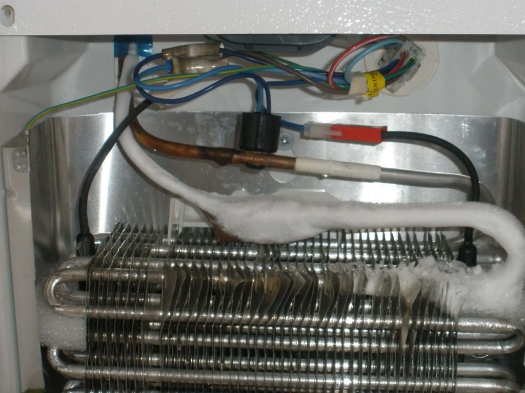 Kuinka täyttää jääkaappi kotona freonilla: tarvittavat materiaalit ja työn vaiheet