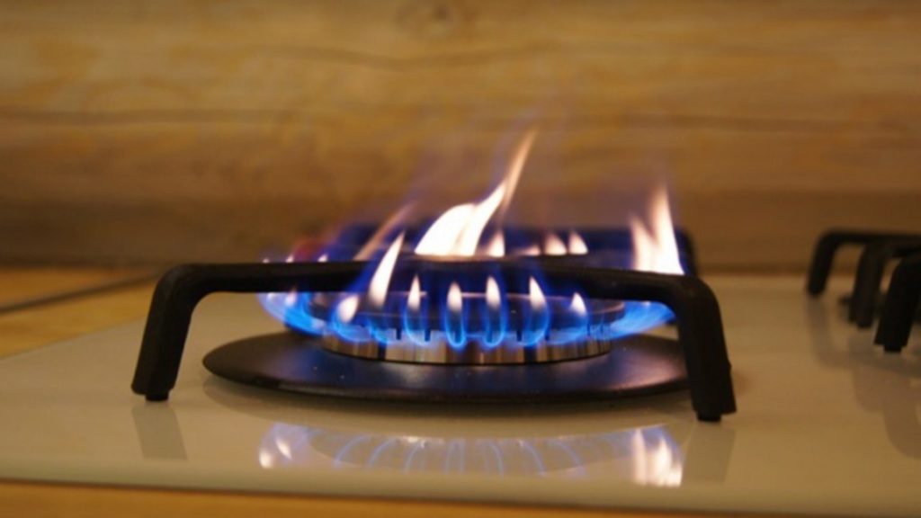 מדוע מבער תנור גז מעשן ואיך לתקן את הבעיה בעצמך