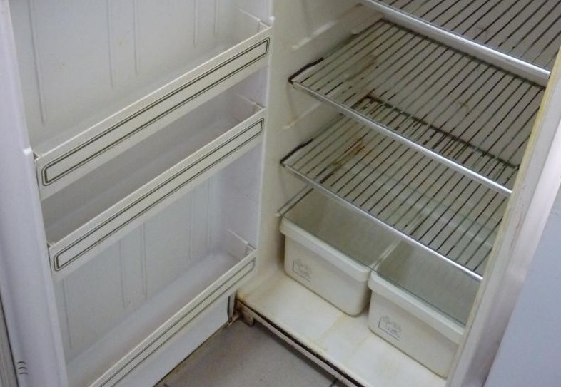 ซ่อมแซมรอยผนึกประตูตู้เย็นด้วยตัวเอง - วิธีเปลี่ยนยางและปรับประตู