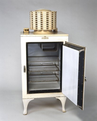 Qui et où ont inventé les fabricants de réfrigérateurs et de pays de modèles de réfrigérateurs populaires
