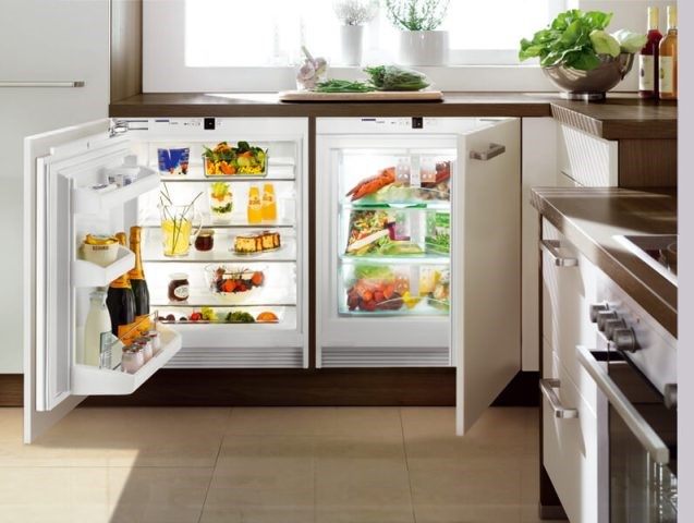 Qual é a diferença entre uma geladeira embutida e uma geladeira comum?