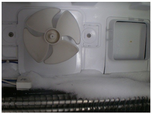 O compressor funciona, mas o refrigerador não congela e outros problemas com o funcionamento do refrigerador e sua eliminação. Regras de congelamento