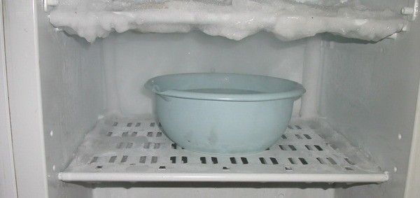 Hvordan sette opp og koble til fryseren, hvordan slå på fryseren etter avriming