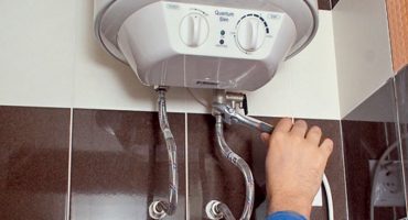 Montering av varmtvannsberederen på veggen - funksjoner og installasjonsregler