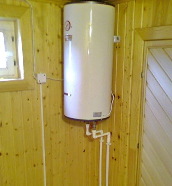 Hvordan installere og koble en kjele ordentlig til vannforsyningen og strømnettet i en leilighet eller et hus