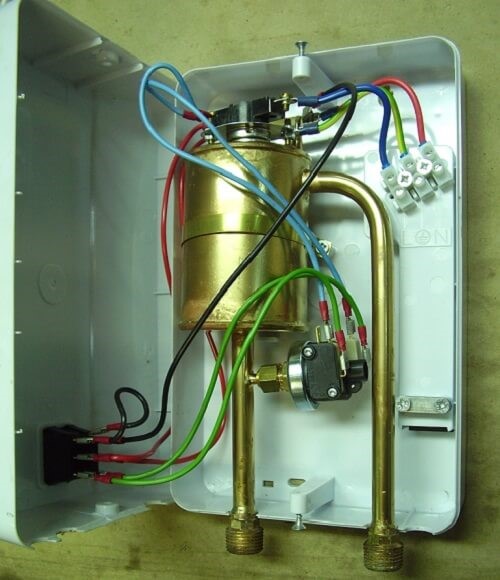 Instal·lació i connexió de calefactor instantani, instruccions pas a pas