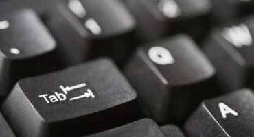 Localização do botão Tab no teclado do laptop