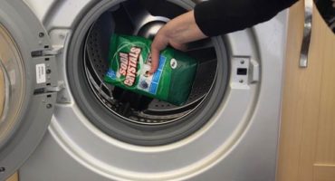 Como remover o mau cheiro forte da máquina de lavar?