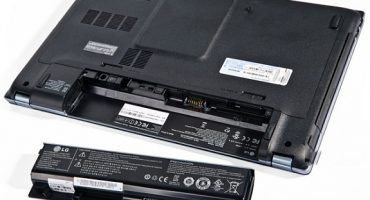 Ako vybrať alebo vymeniť batériu na prenosnom počítači