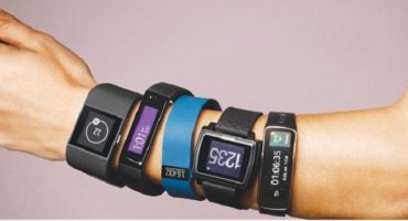 Đồng hồ đeo tay với máy đếm bước chân và máy đếm calo - làm thế nào để sử dụng vòng đeo tay thể dục?