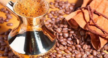 Balik-aral: geyser coffee machine o Turk - alin ang mas mahusay?