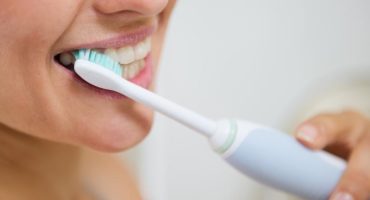 วิธีการเลือกแปรงสีฟันไฟฟ้า
