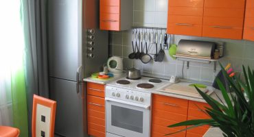 Beskyttelse av kjøleskapet fra ovnen og strømstøt