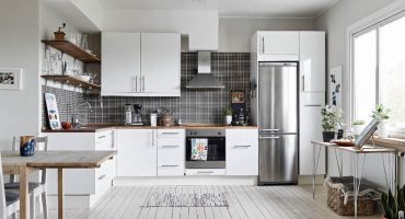 Hvordan velge et godt kjøleskap med to kammer og funksjonene til enheten
